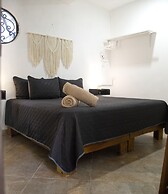 Sonido Del Mar Hotel and Yoga Loft