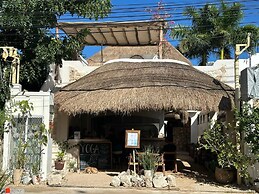 Sonido Del Mar Hotel and Yoga Loft