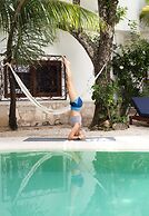 Sonido Del Mar Hotel and Yoga Loft