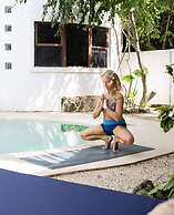 Sonido Del Mar Hotel and Yoga Loft