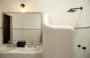 Sonido Del Mar Hotel and Yoga Loft