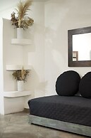 Sonido Del Mar Hotel and Yoga Loft