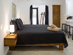 Sonido Del Mar Hotel and Yoga Loft
