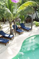 Sonido Del Mar Hotel and Yoga Loft