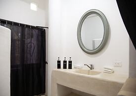 Sonido Del Mar Hotel and Yoga Loft