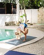 Sonido Del Mar Hotel and Yoga Loft