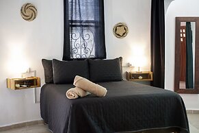 Sonido Del Mar Hotel and Yoga Loft