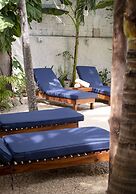 Sonido Del Mar Hotel and Yoga Loft