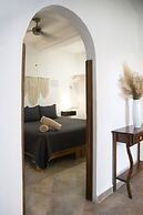 Sonido Del Mar Hotel and Yoga Loft