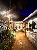 Sonido Del Mar Hotel and Yoga Loft