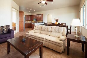 At Canyon Lake CL1233 3 Bedroom Villa by RedAwning