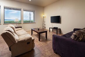 At Canyon Lake CL1233 3 Bedroom Villa by RedAwning