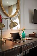 Manoir Des Arts Hotel