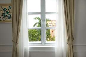 Manoir Des Arts Hotel