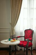 Manoir Des Arts Hotel