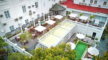 Manoir Des Arts Hotel