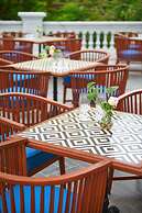 Manoir Des Arts Hotel