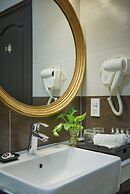 Manoir Des Arts Hotel