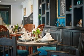 Manoir Des Arts Hotel