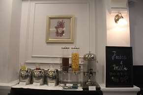 Manoir Des Arts Hotel