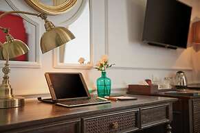 Manoir Des Arts Hotel