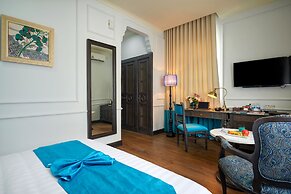 Manoir Des Arts Hotel