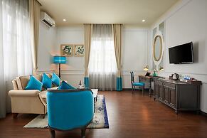 Manoir Des Arts Hotel