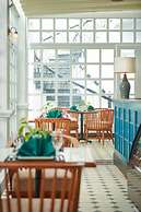 Manoir Des Arts Hotel