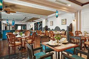 Manoir Des Arts Hotel