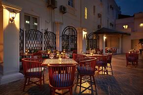 Manoir Des Arts Hotel