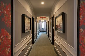 Manoir Des Arts Hotel