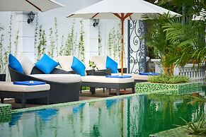 Manoir Des Arts Hotel