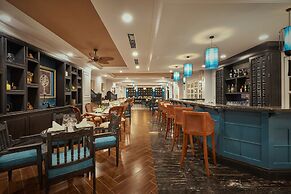 Manoir Des Arts Hotel