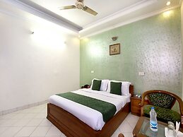 OYO 990 Hotel Paradise