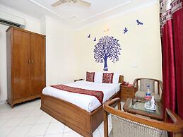 OYO 990 Hotel Paradise