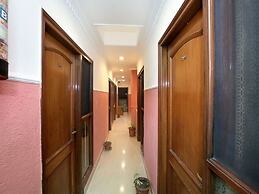 OYO 990 Hotel Paradise