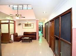 OYO 990 Hotel Paradise