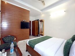 OYO 990 Hotel Paradise