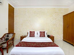 OYO 990 Hotel Paradise