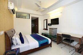 OYO 1496 Hotel Sky 5