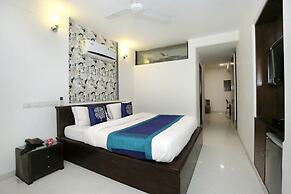 OYO 1496 Hotel Sky 5