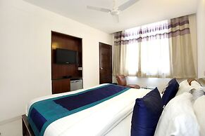 OYO 1496 Hotel Sky 5