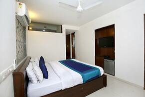 OYO 1496 Hotel Sky 5