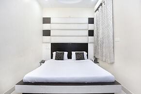 Capital O 9235 Hotel Nayyar