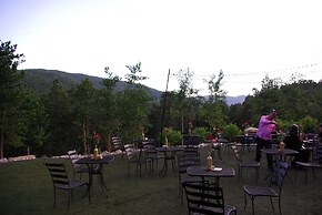 Arrowhead Manor Bed & Breakfast Inn & Event Center