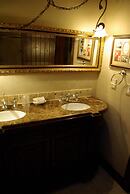 Arrowhead Manor Bed & Breakfast Inn & Event Center