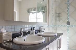 The Browns' Luxury Guest Suites