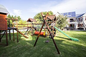 The Browns' Luxury Guest Suites