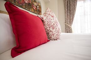 The Browns' Luxury Guest Suites