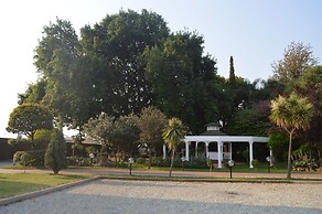 Airport Garden Boutique Hotel